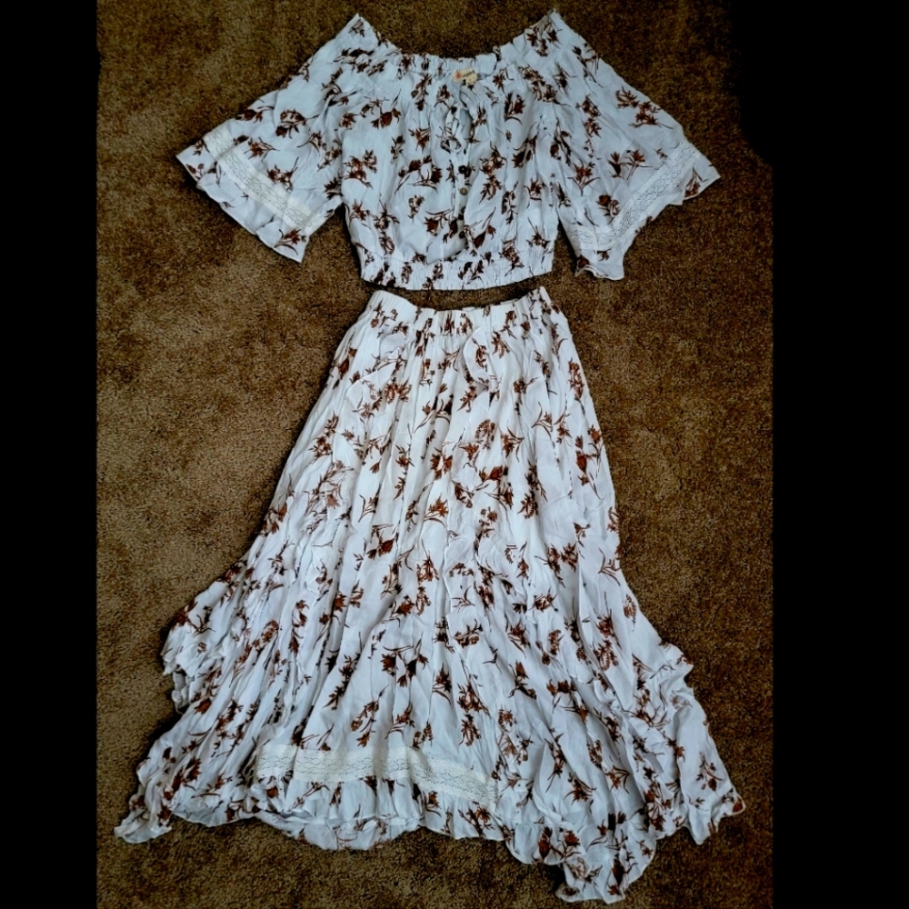Boutique set (crop and skirt)
